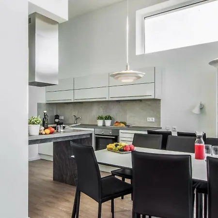 8 Person In Apartman *